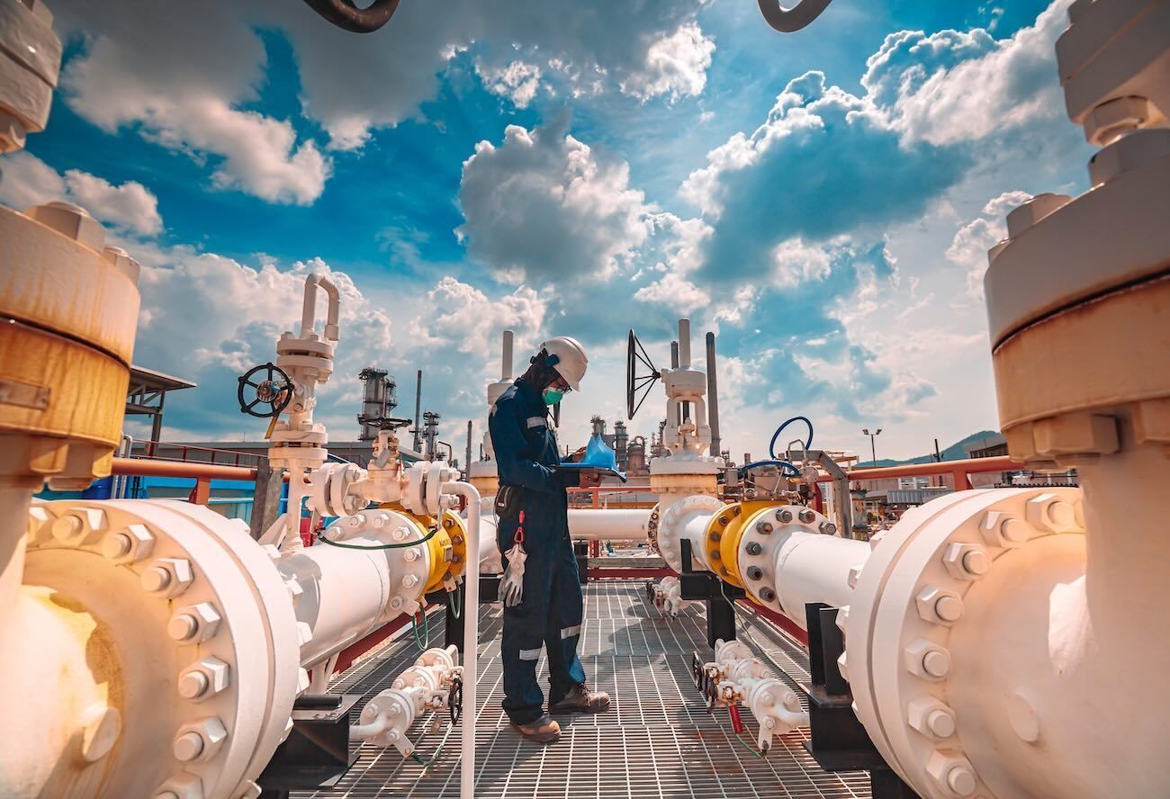Energy Corridor Wellsite Runs  
 West of downtown, the Energy Corridor feeds a constant stream of drilling equipment, va