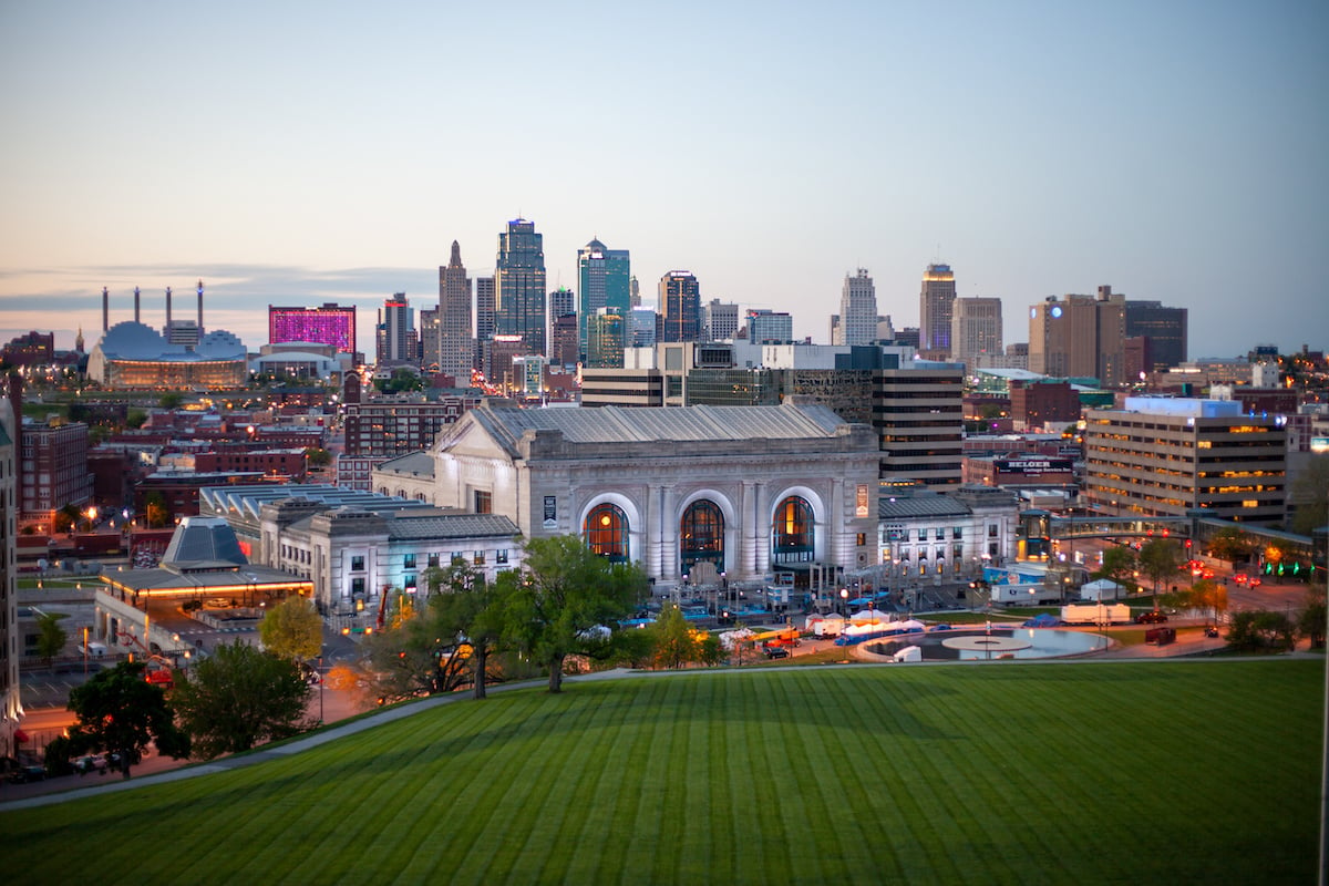 AdobeStock_385800449-Kansas City, Missouri Evening Skyline