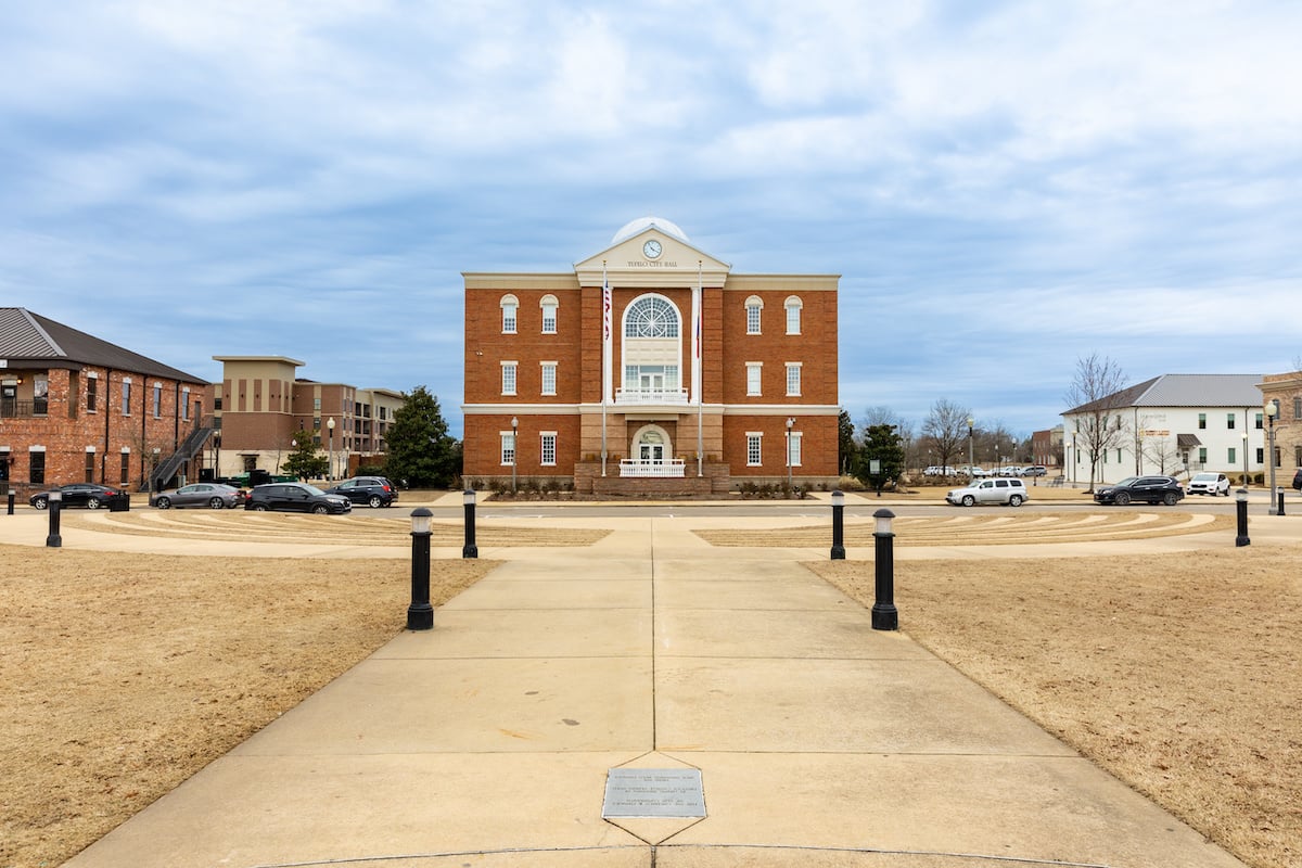 Tupelo city hall